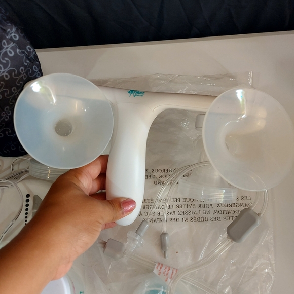 First Year Double Electric pump - Picture 6 of 9